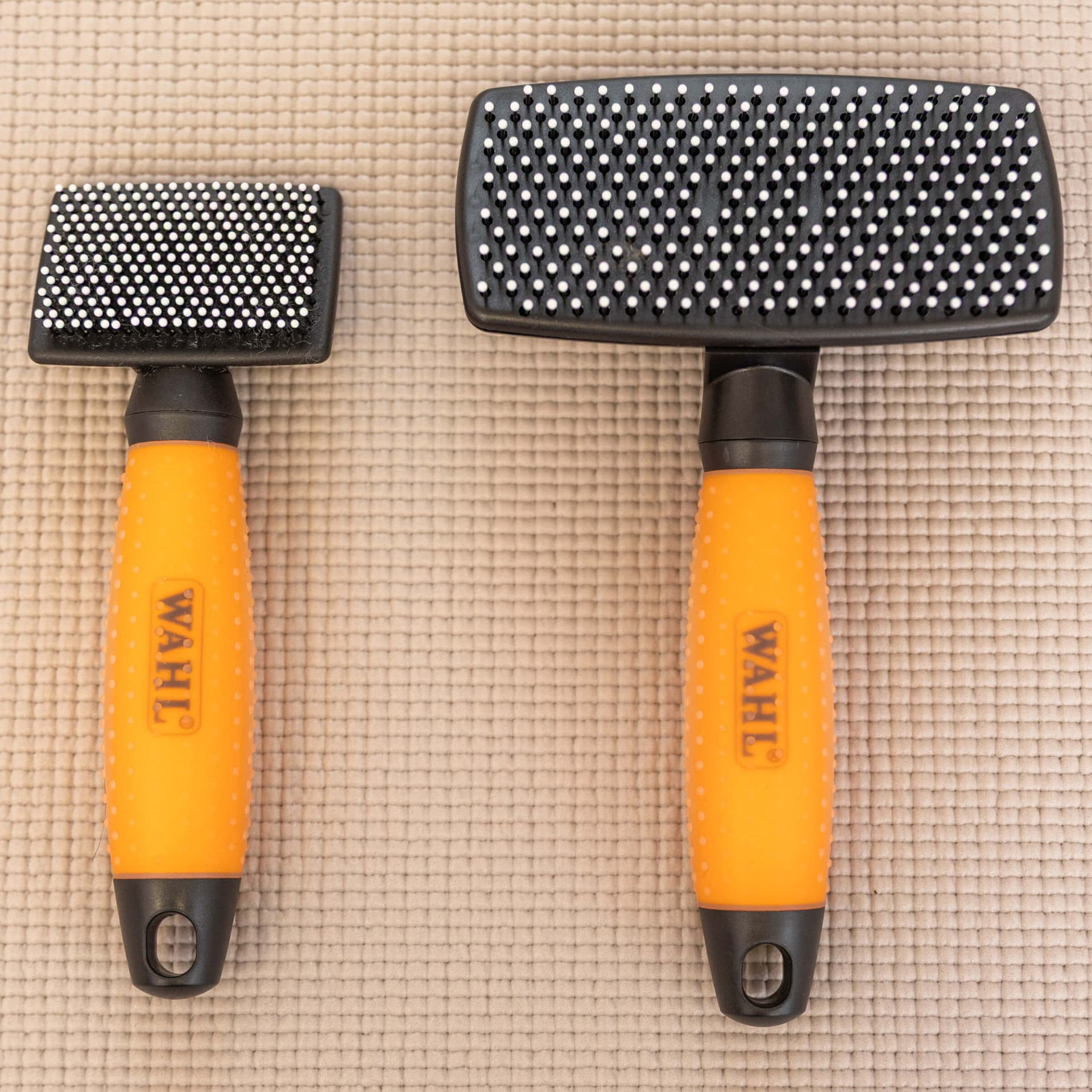 Brosse à carde autonettoyante petit